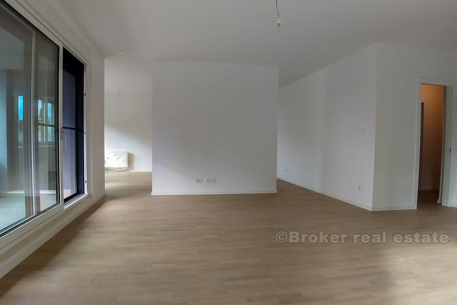 Split - Spacious three bedroom apartment
