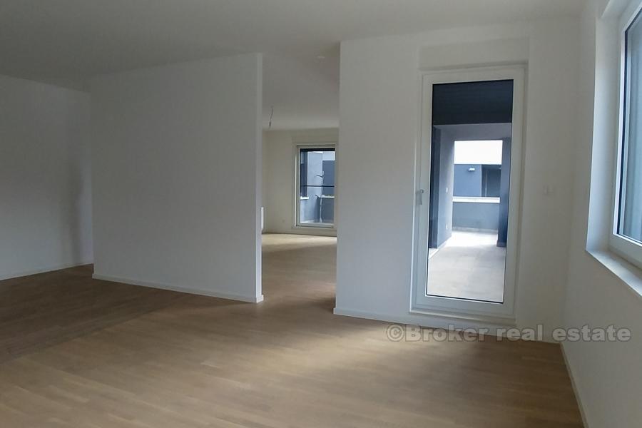 Split - Spacious three bedroom apartment