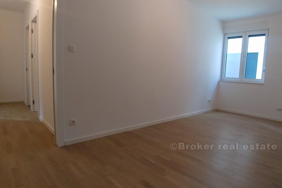 Split - Spacious three bedroom apartment