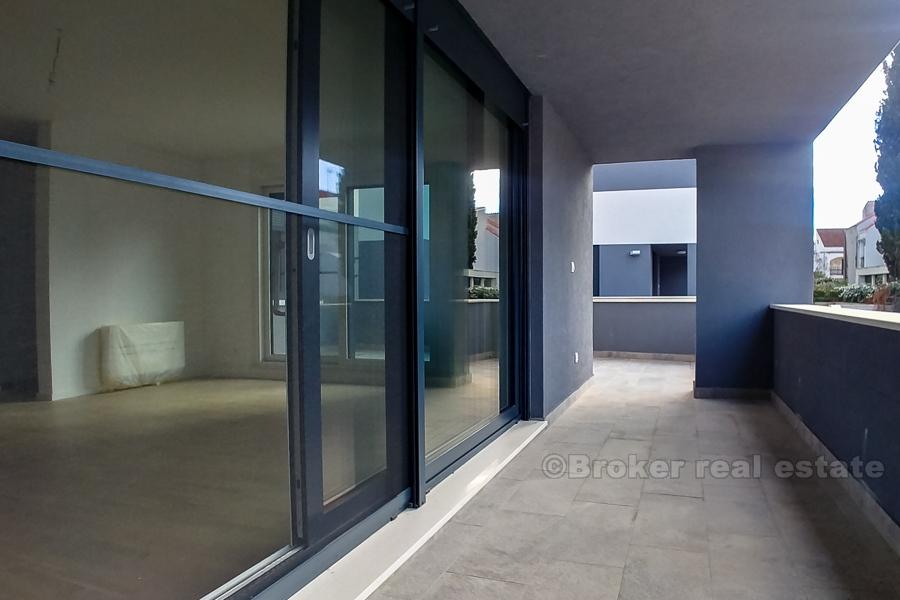 Split - Spacious three bedroom apartment