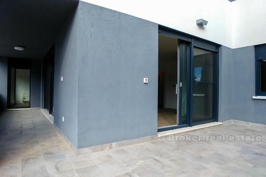 Split - Spacious three bedroom apartment