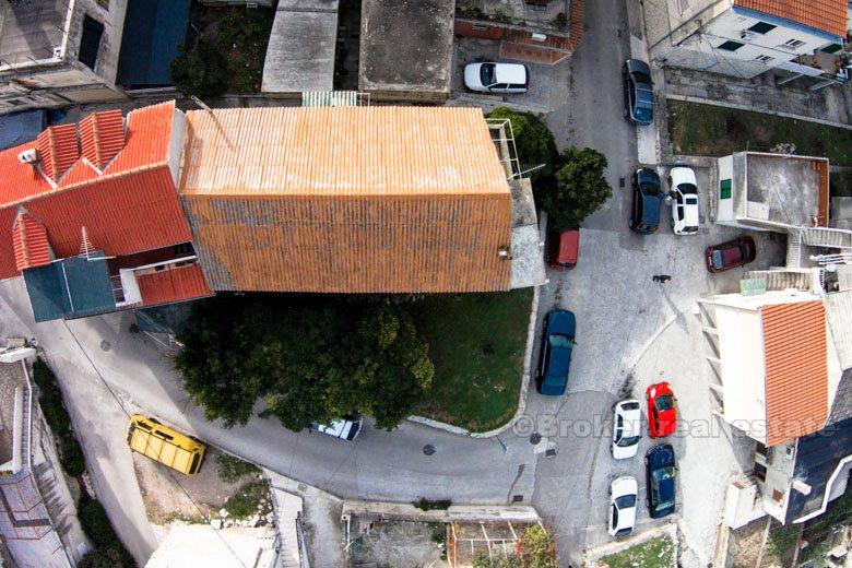 Kastela, casa di pietra vicino al mare