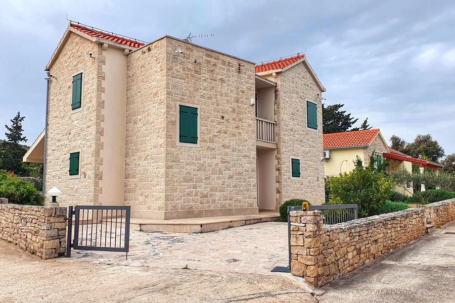 Isola di Brac - casa con piscina