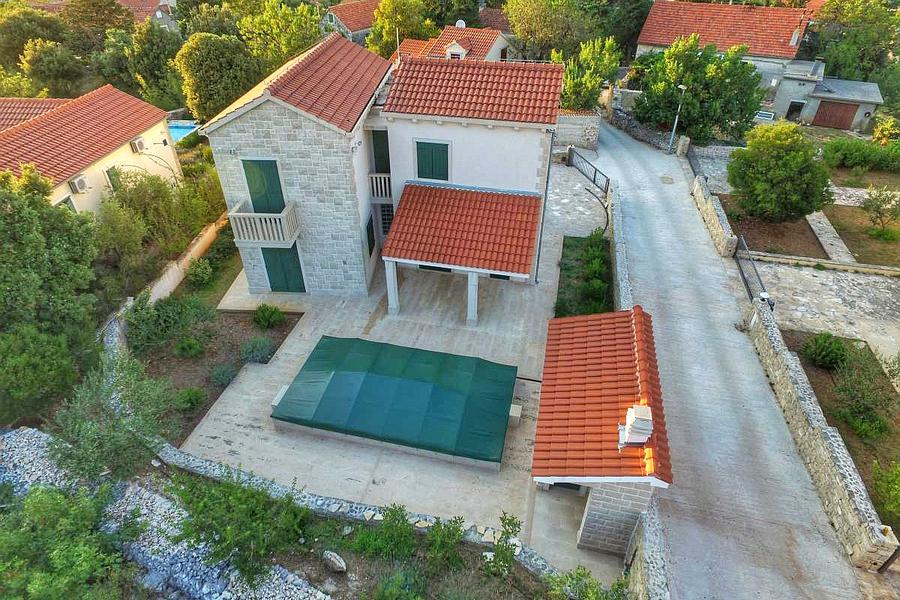 Isola di Brac - casa con piscina