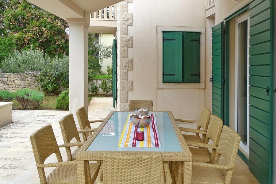 Ostrov Brač - dom s bazénom