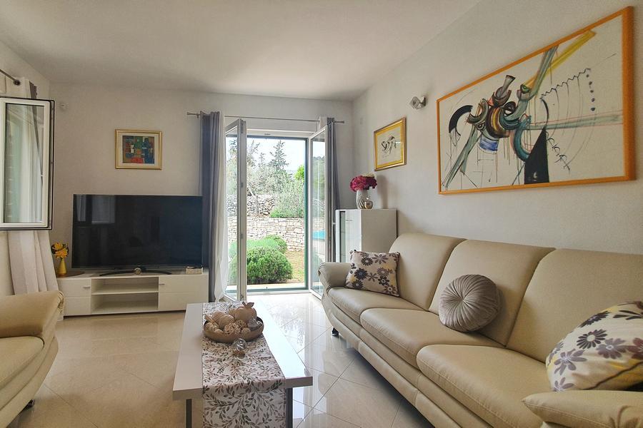 Ostrov Brač - dom s bazénom