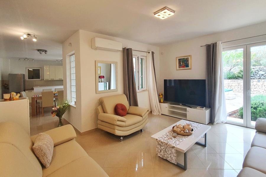 Ostrov Brač - dom s bazénom