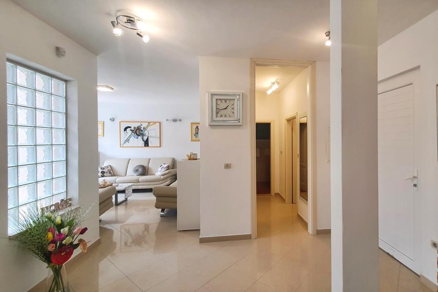 Ostrov Brač - dom s bazénom