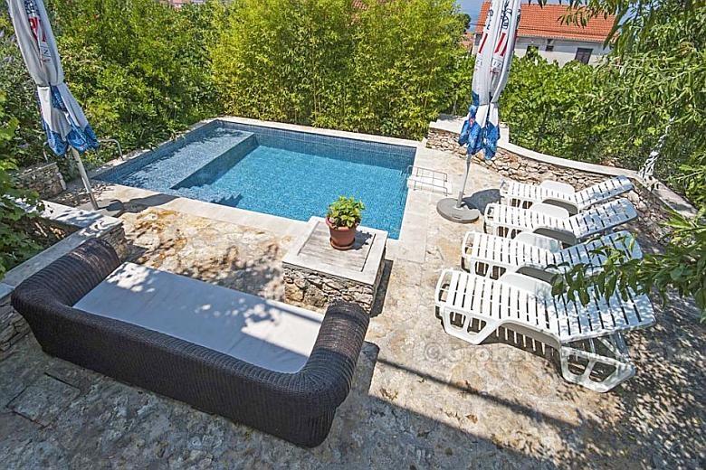 Otok Brač - Samostojeća kuća s bazenom