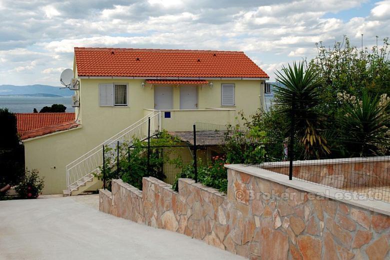 Otok Brač - Samostojeća kuća s bazenom