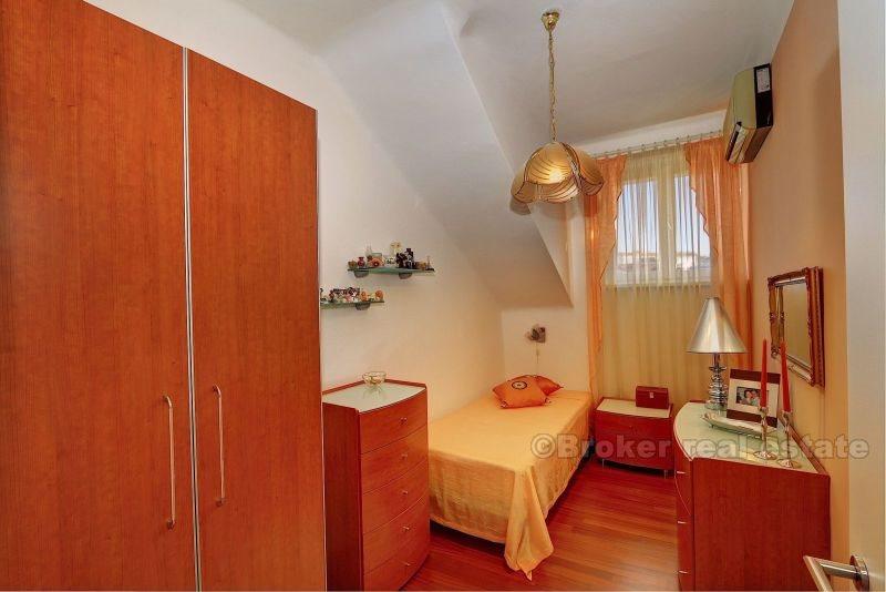 Split. Tre roms leilighet