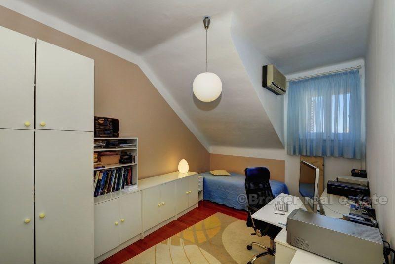 Split. Tre roms leilighet