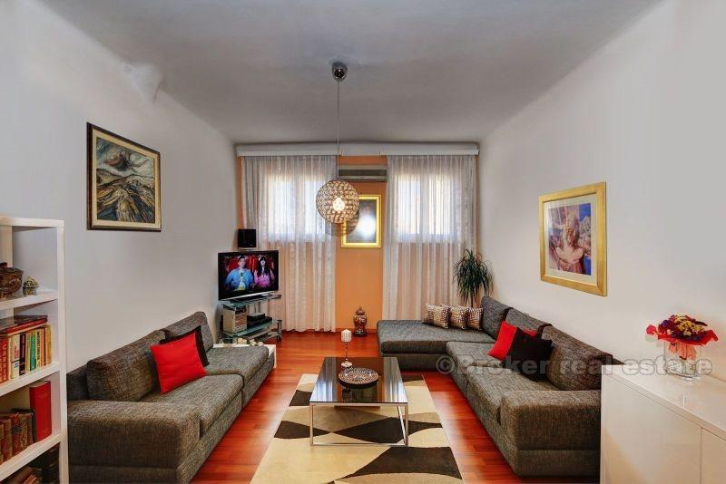 Split. Tre roms leilighet