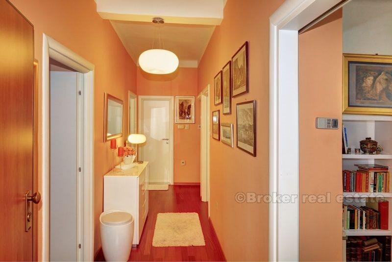 Split. Tre roms leilighet