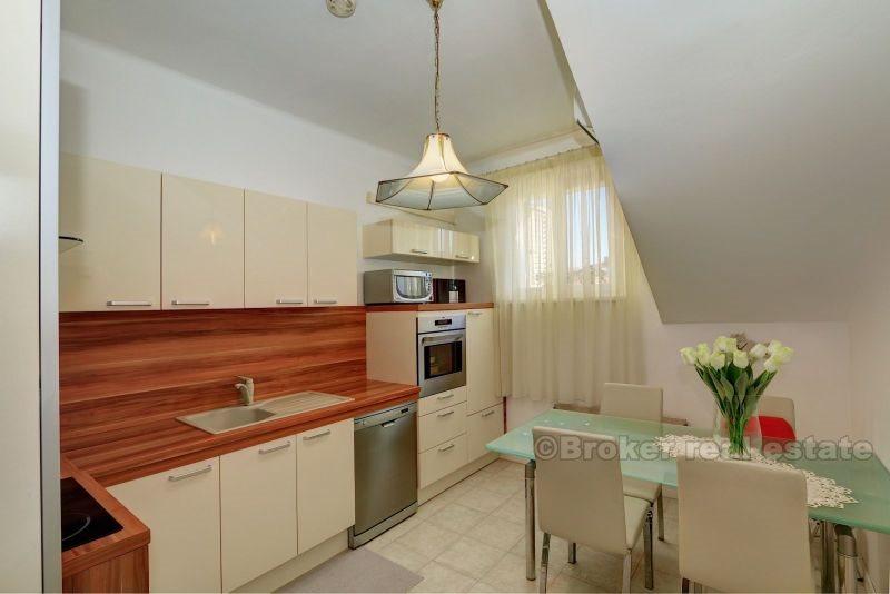 Split. Tre roms leilighet