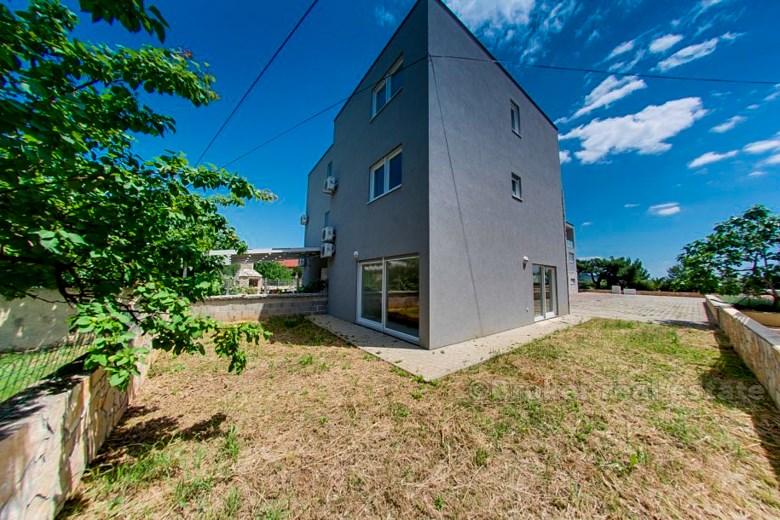 nær Zadar, tomannsbolig ved sjøen