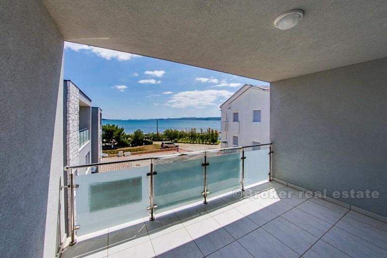 nära Zadar, parhus vid havet