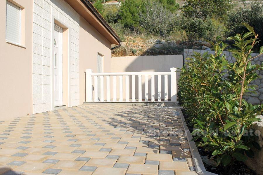 Omis, maison de deux étages à vendre