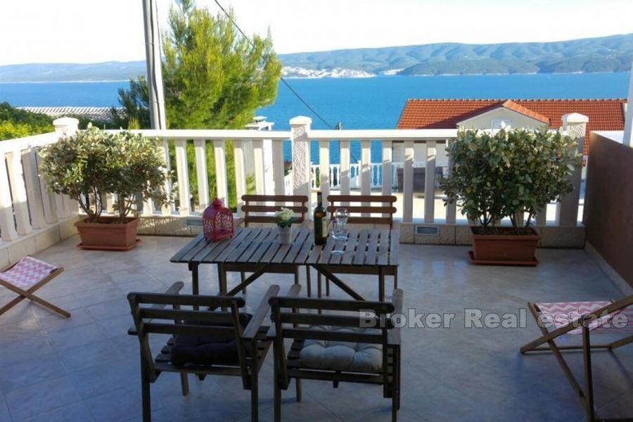 Omis, maison de deux étages à vendre