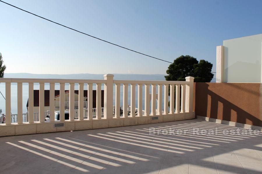 Omis, maison de deux étages à vendre