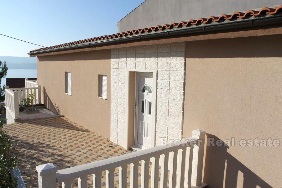 Omis, maison de deux étages à vendre