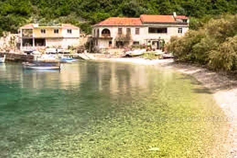 Île de Korcula, maison jumelée en bord de mer