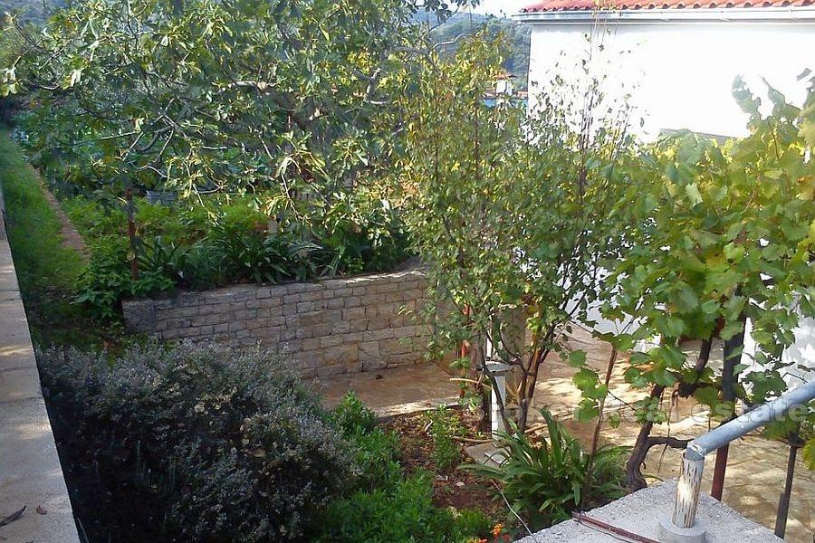 Insel Solta, Haus zweite Reihe vom Meer