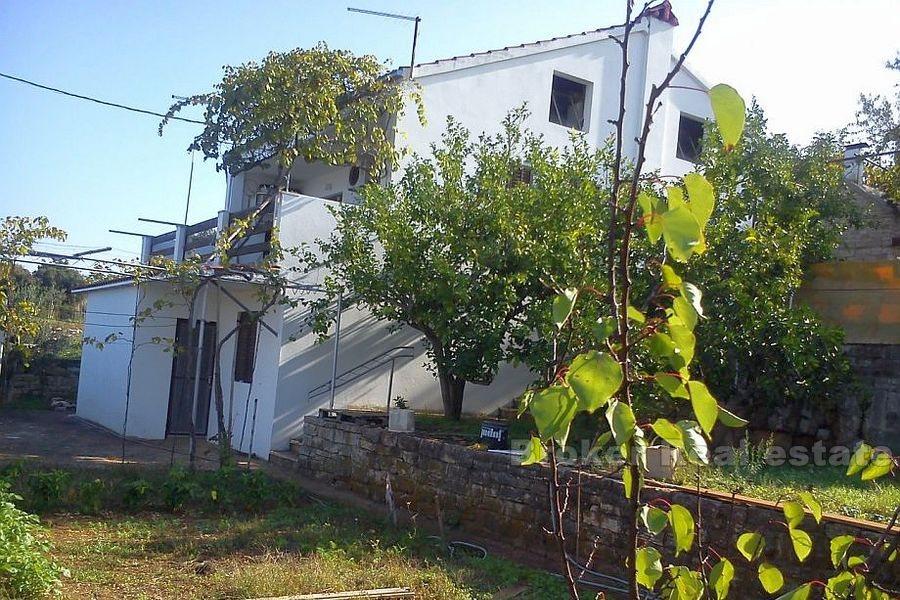 Insel Solta, Haus zweite Reihe vom Meer