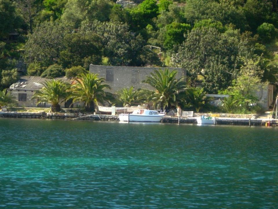 øya Mljet, revet gammelt steinhus