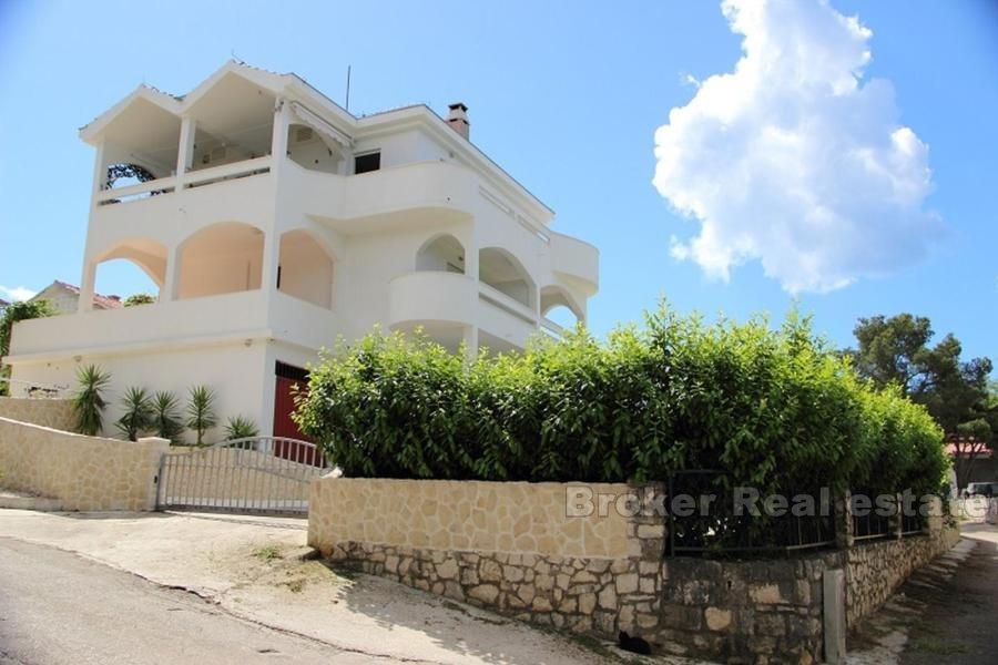 L'île de Ciovo, belle maison avec 5 appartements