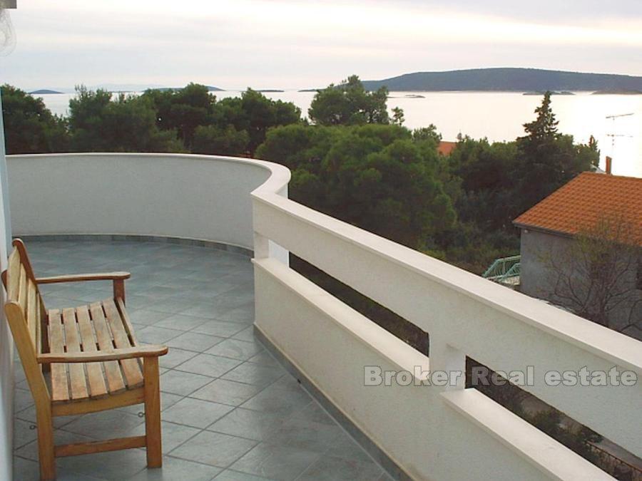 Insel Ciovo, schönes Haus mit 5 Wohnungen