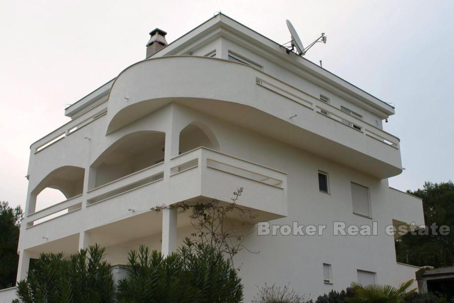 L'île de Ciovo, belle maison avec 5 appartements