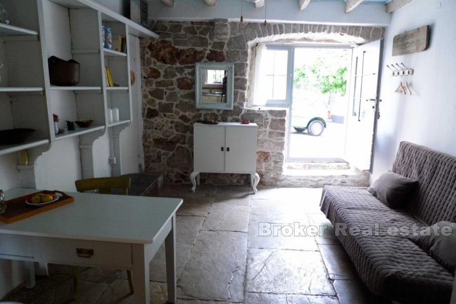 Ostrov Brač, zrekonštruovaný starý kamenný dom