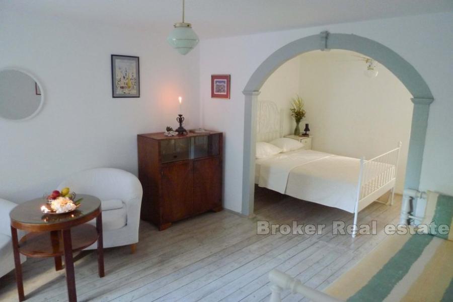 Ostrov Brač, zrekonštruovaný starý kamenný dom