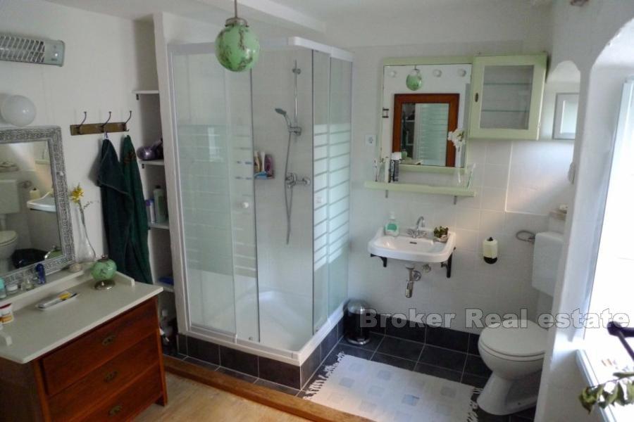 Ostrov Brač, zrekonštruovaný starý kamenný dom