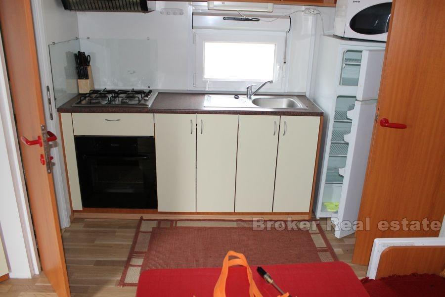 Wyspa Ciovo, pierwszy rząd do morza, budynek z prefabrykowanym domem