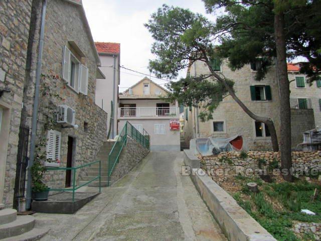 øya Brac, bolig og kommersielt hus