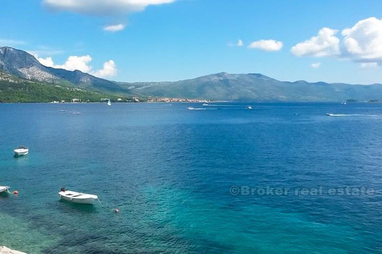 Pelješac, poblíž Orebiče, bydlí v řadě