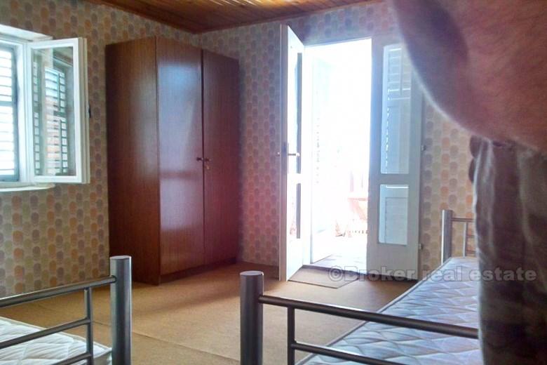 Peljesac, niedaleko Orebić, dom w rzędzie