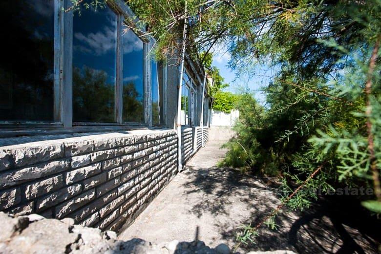 øya Korcula, hus ved sjøen