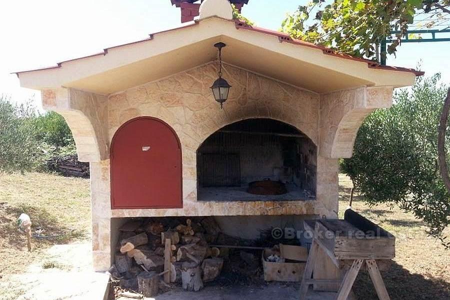 Près de Sibenik, maison avec un grand terrain