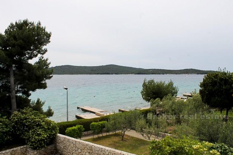 near Primosten, detached house with a garage