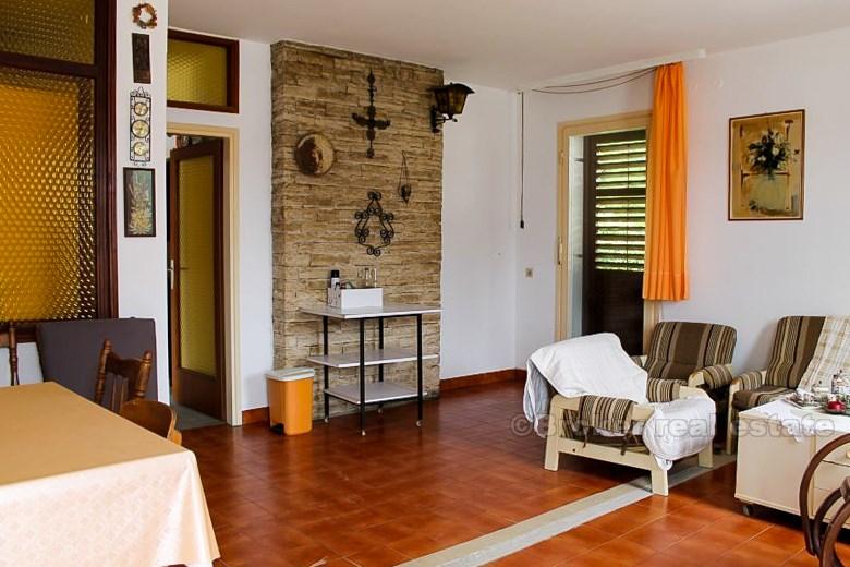 near Primosten, detached house with a garage