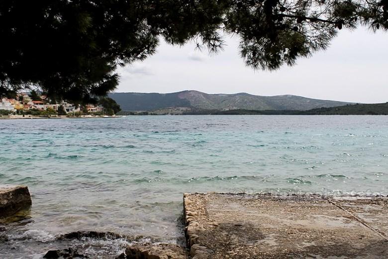 near Primosten, detached house with a garage