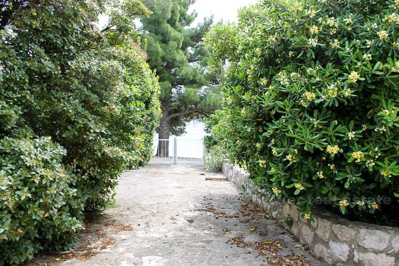 near Primosten, detached house with a garage