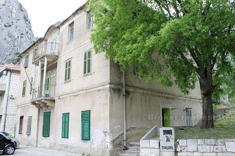 Omis, the old house