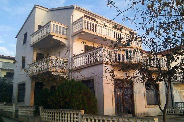 Zadar, dom nad morzem