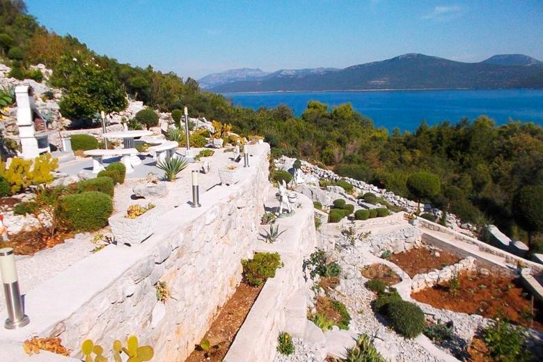 Peljesac peninsula, nice detached house