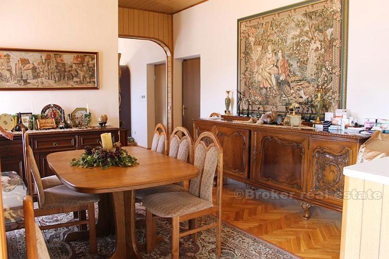 Brela, krásná vila s výhledem na moře