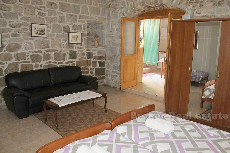 Split, centrum, stary dom z kamienia